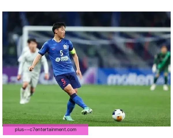 上海申花年轻后卫朱辰杰在世界杯预选赛对阵日本队中首发亮相展现稳健表现